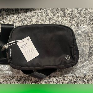 Brand NWT Lululemon Everywhere Belt Bag - Black